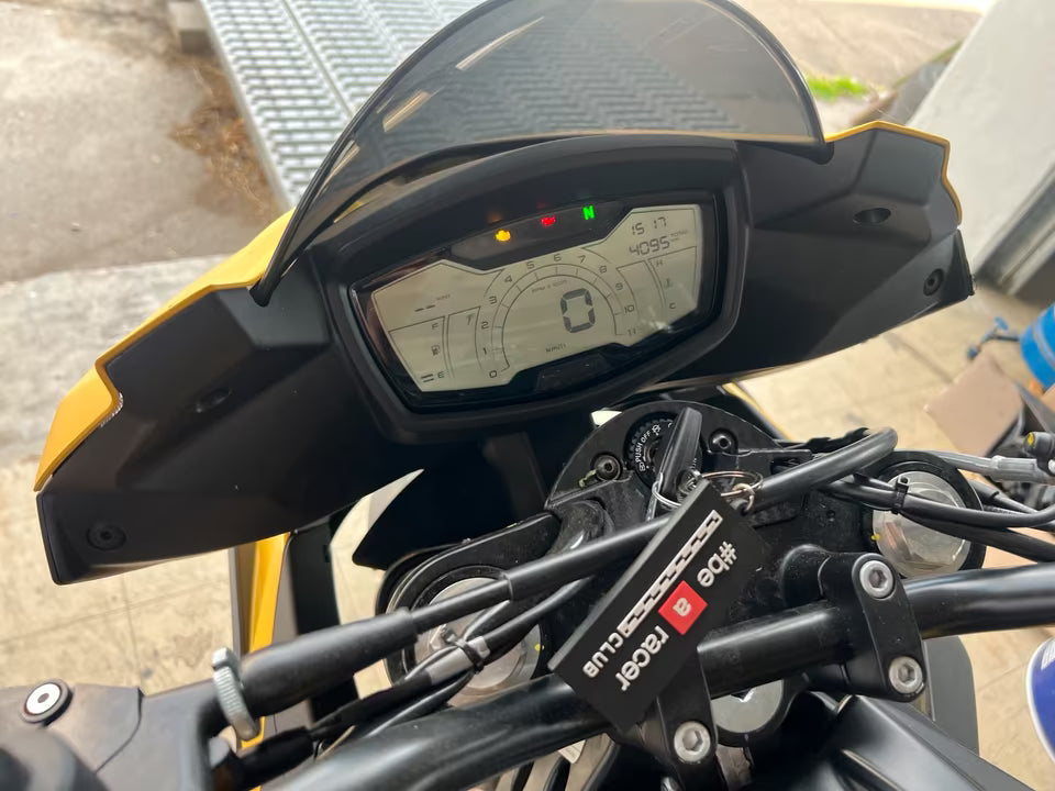Aprilia Tuono 125 – with slide on the right side