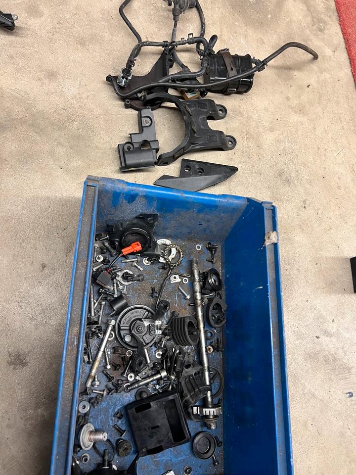Ktm rc 125 schraubensatz zündspule Verkleidung alles 30€ zusammen
