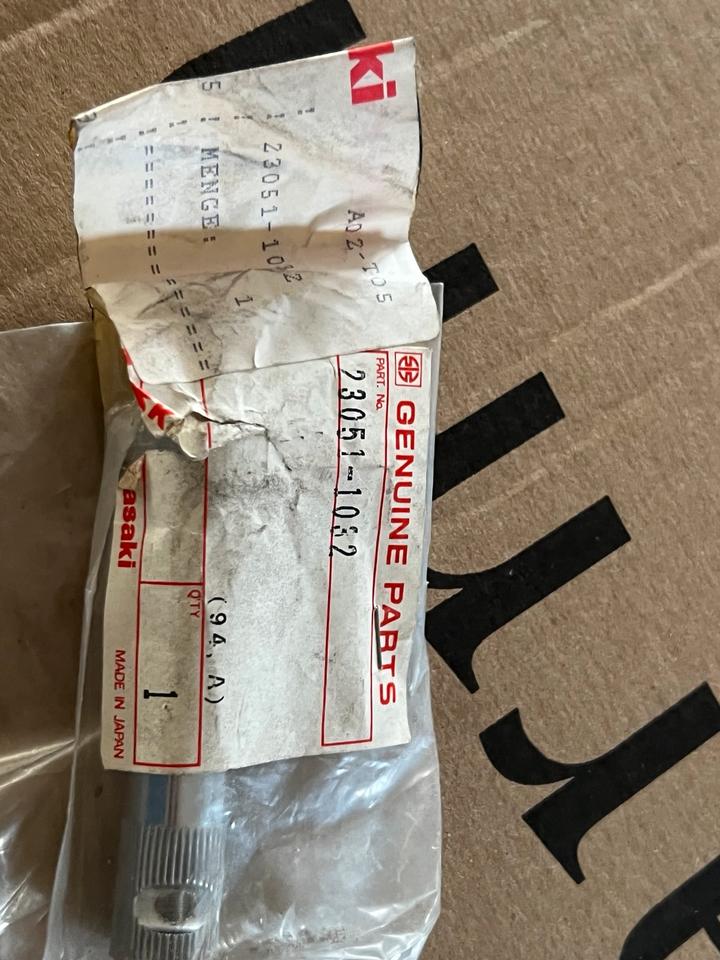 Kawasaki KH 125 blinkerhalter 23051-1032 neu 16€