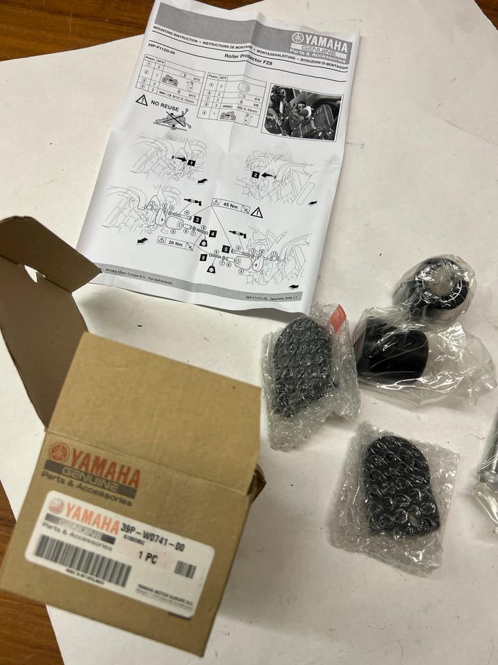 Yamaha FZ 8 Sturz Pads 100€ 39P-W0741-00
