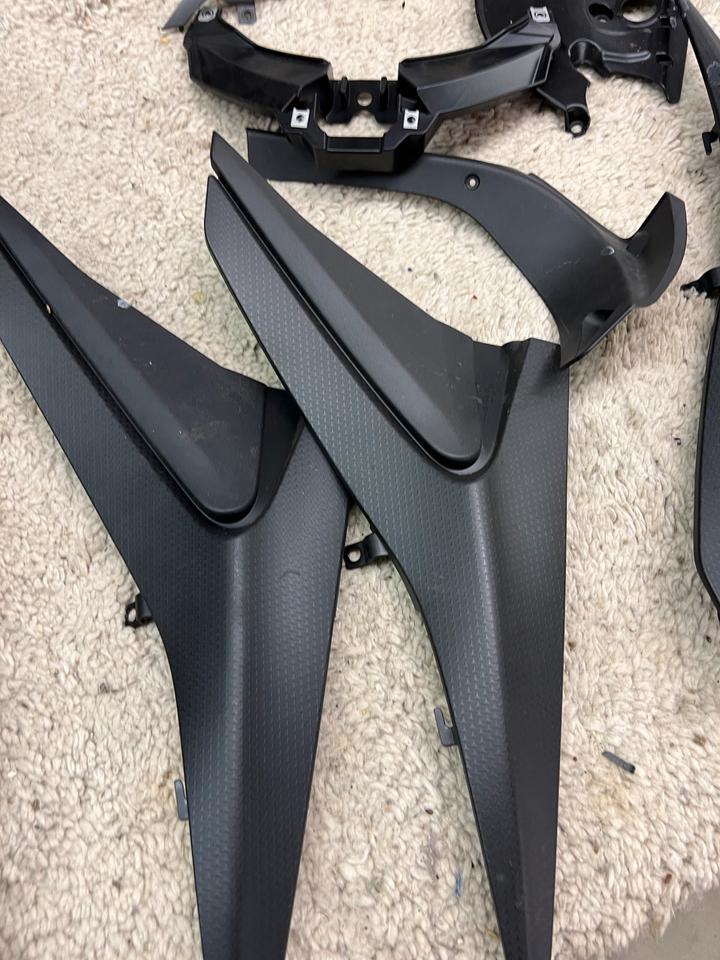 Aprilia RS 660 Verkleidung seitlich unten alles 70€
