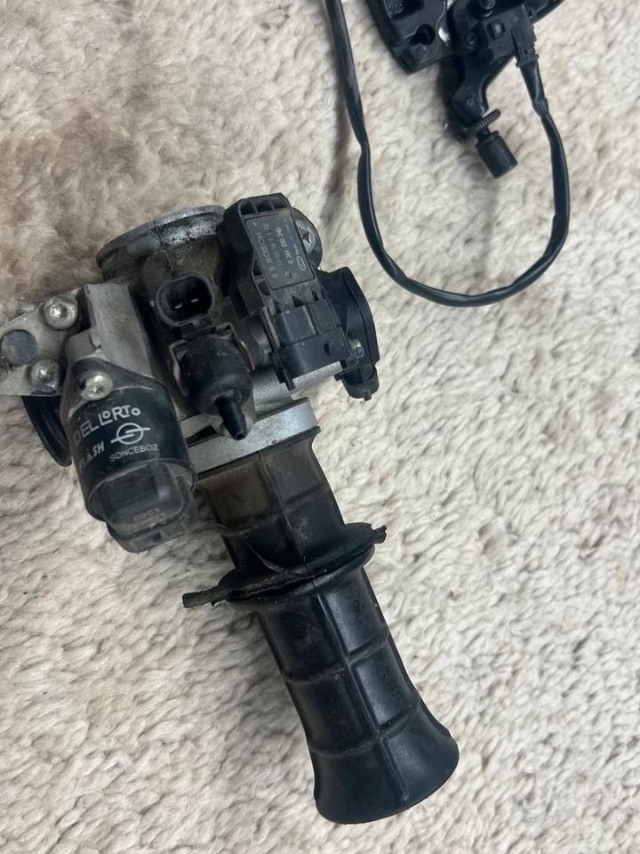 Ktm Duke 125 rc 125 einspritz Anlage komplett 32€