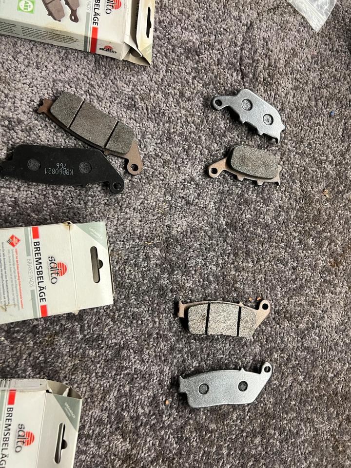 Honda Hornet 600 Bremsbeläge hinten vorne 45€