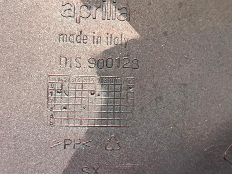 Aprilia Futura RST 1000 Verkleidung links dis900128 neu je 80€