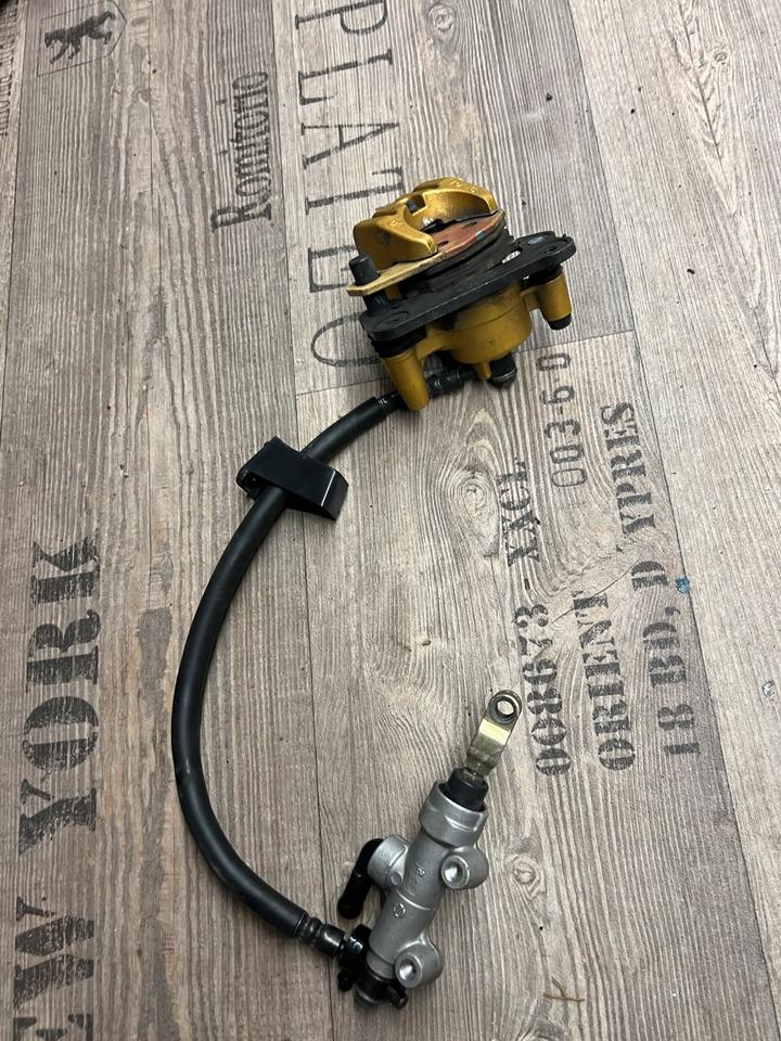 Kawasaki Z 1000 Bremssattel pumpe hinten