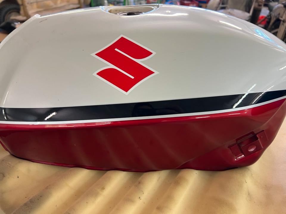 Tank Original Suzuki GSX750 ESD Bj. 83-84 44100-31320...