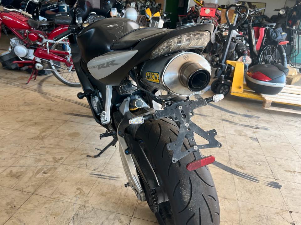 Honda cbr 1000 rr von 2005 2900€