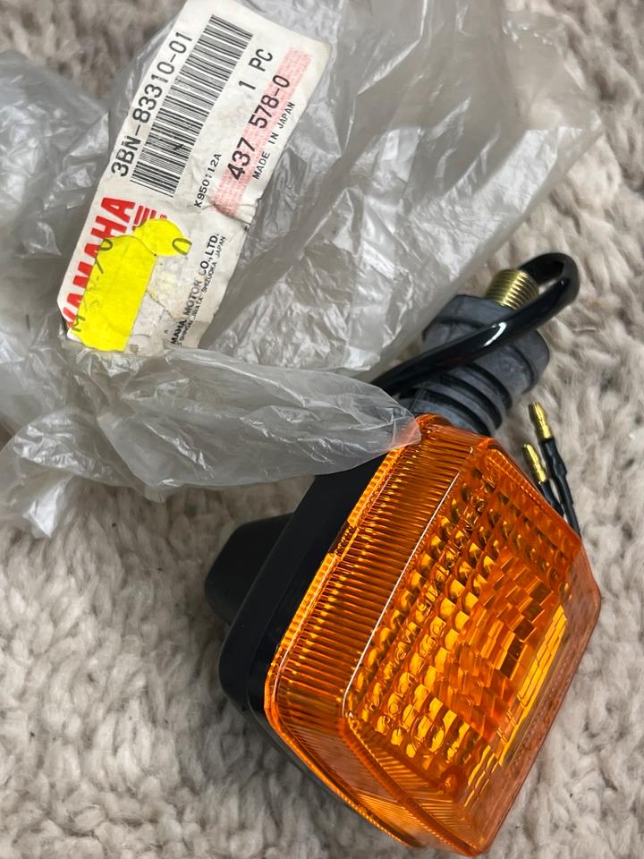 Yamaha DT125 Blinker vorne 3BN-83310-01 neu