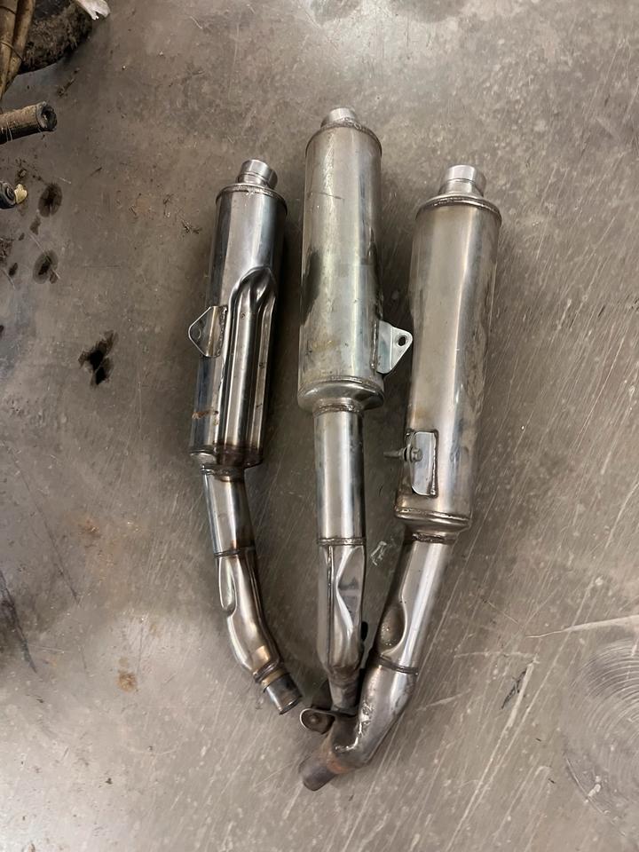 Suzuki gsxr 750 1100 Auspuff je 20€