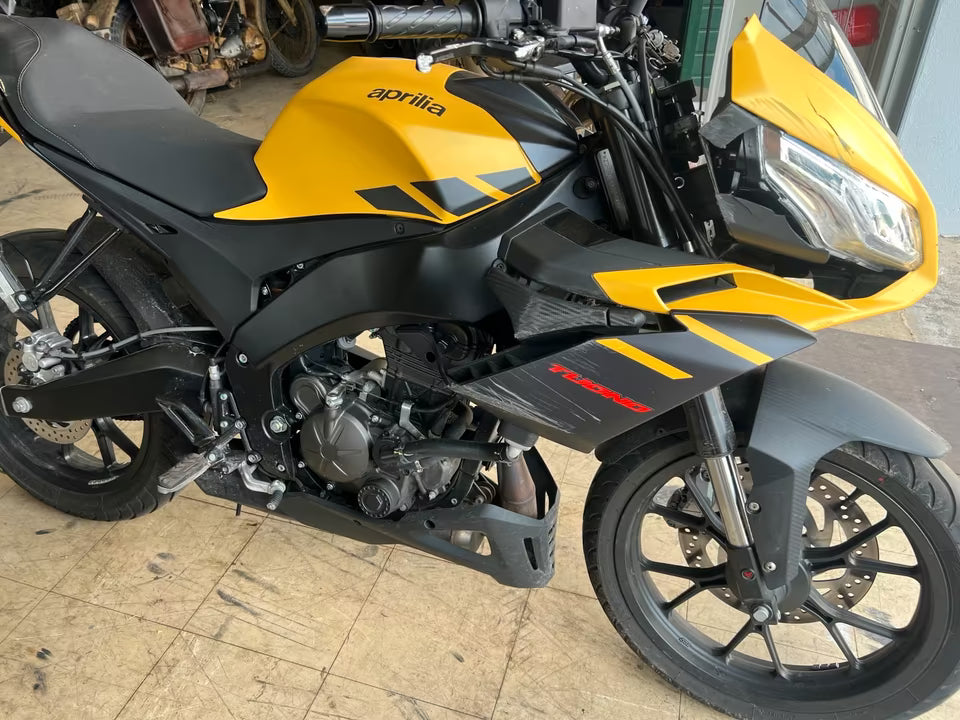 Aprilia Tuono 125 – with slide on the right side