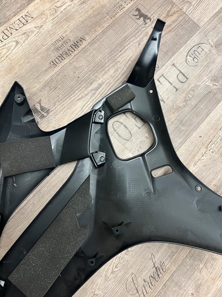 Yamaha r6 rj 27 BN6-2835V-00 Verkleidung rechts 400€