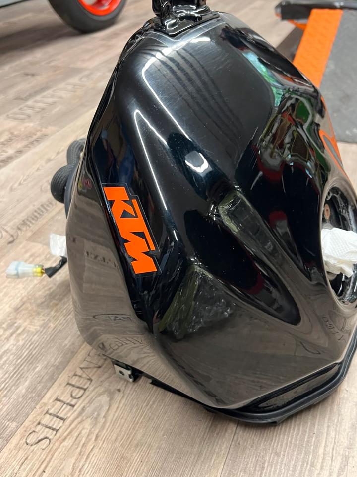 KTM Kraftstofftank RC 125 200 250 390 Tank,94507013000EB