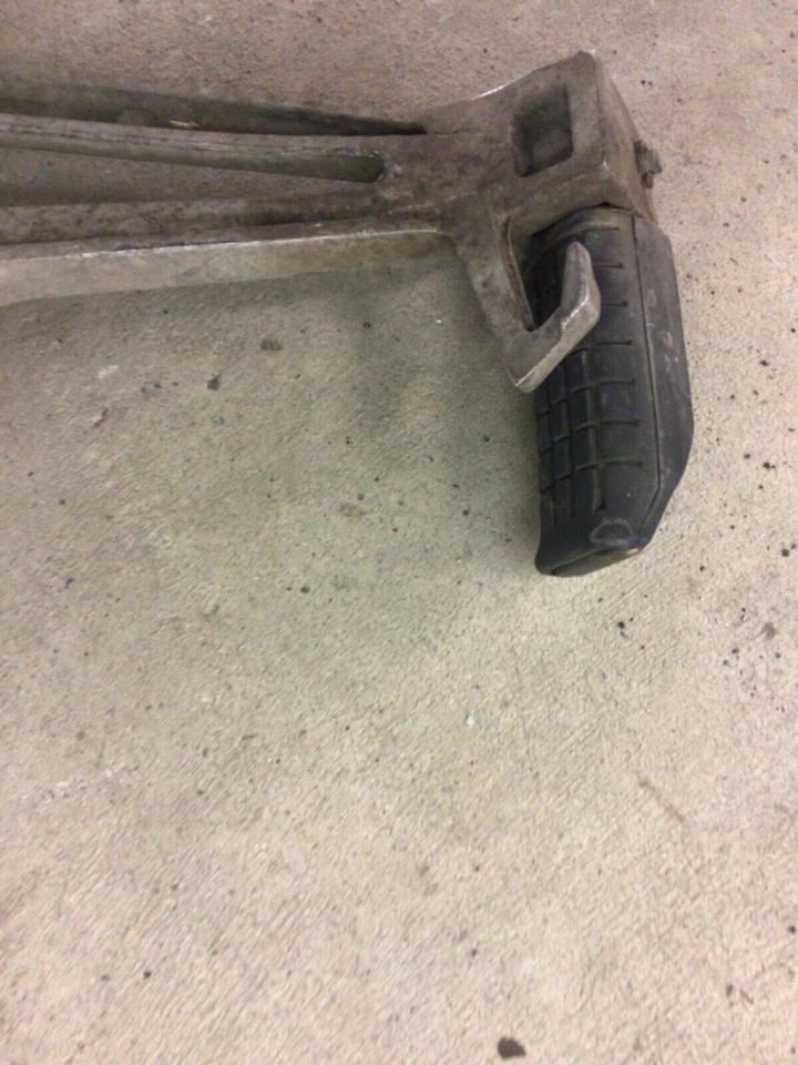 Fussraster links Beifahrer Honda cbr 125 jc 29 20€