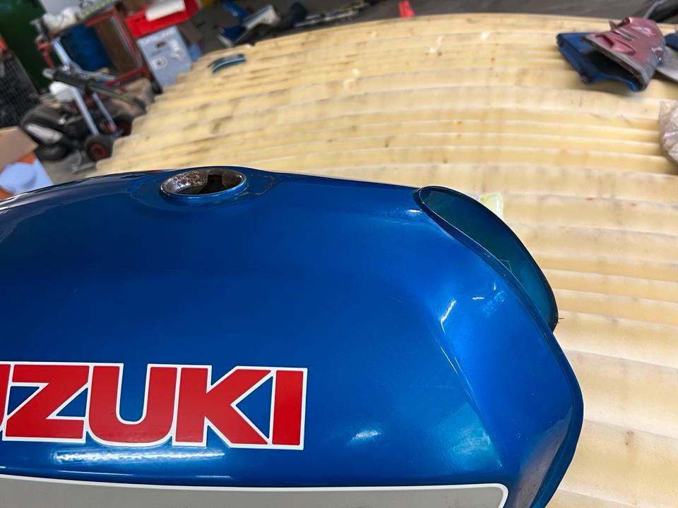 Tank Original Suzuki GSX750 ESD Bj. 83-84 44100-31320...