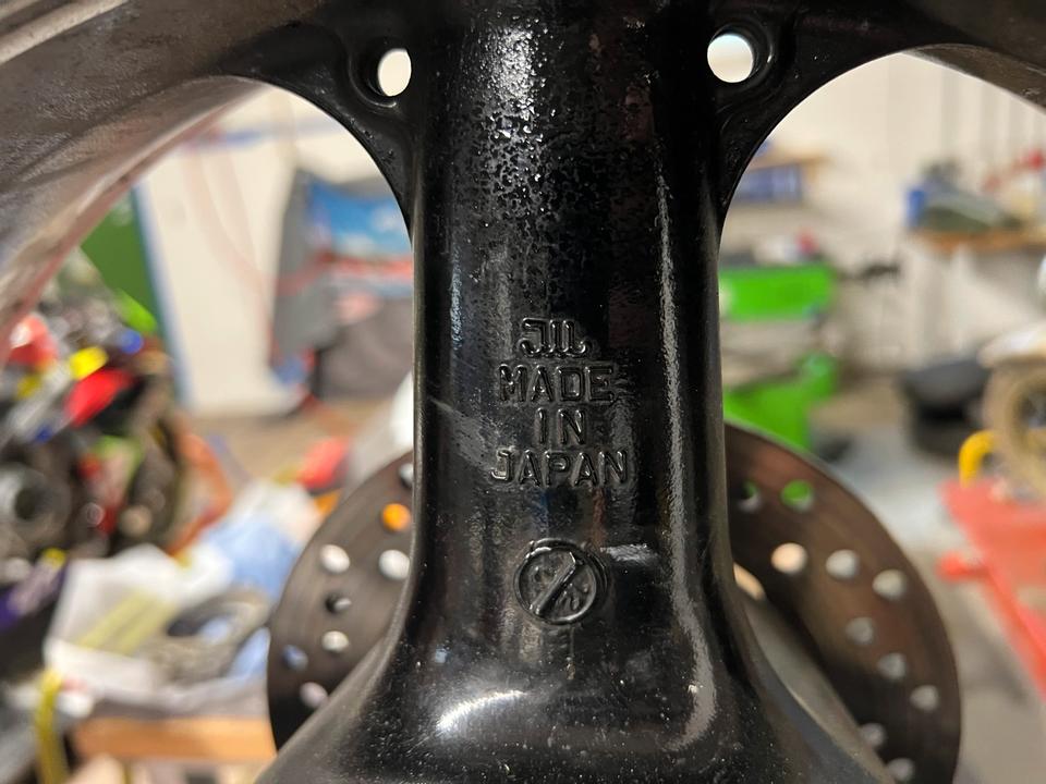 Kawasaki Z 1000 Felge hinten Rad 90€ mit Bremsscheibe
