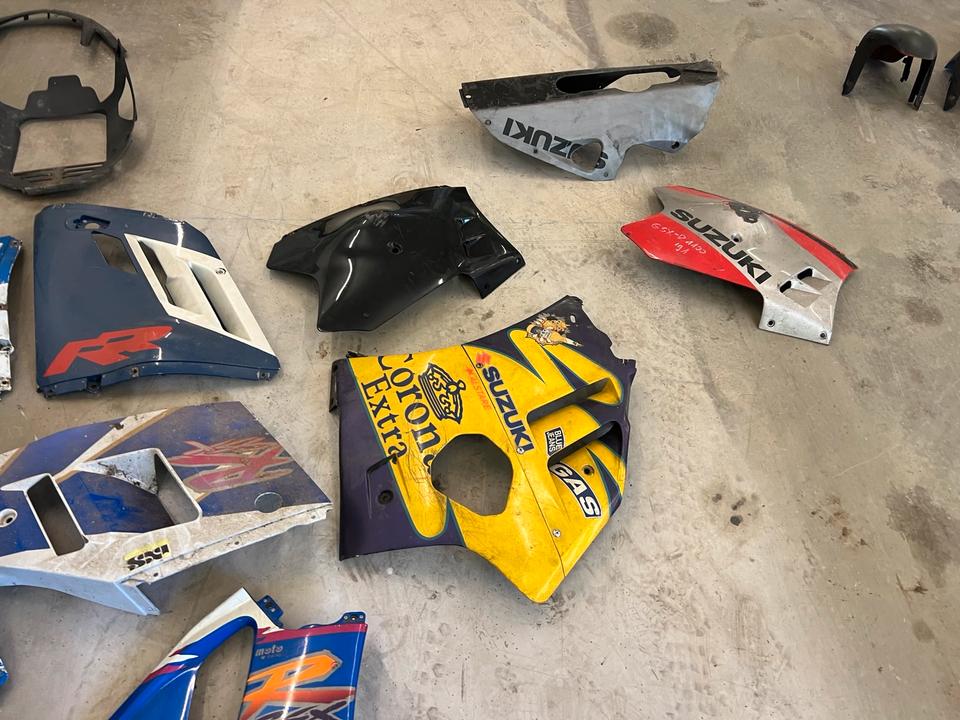 Suzuki GSXR 750 1100 Seitenteil Verkleidung je 30€