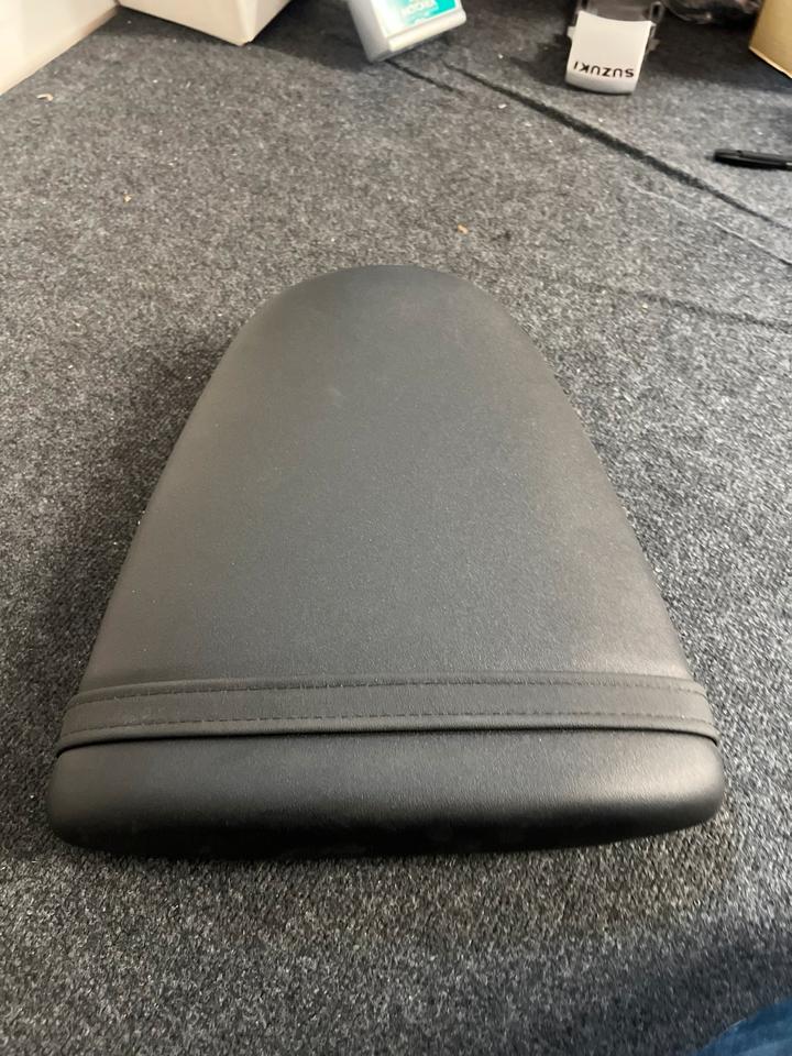 Suzuki gsxr 600 750 srad Sozius Sitz neu 45300-33E00
