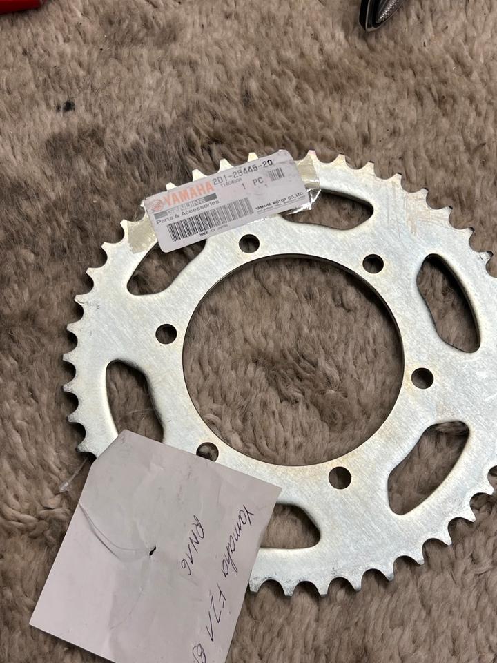 Yamaha FZ1 kettenrad 2D1-25445-20 neu 30€