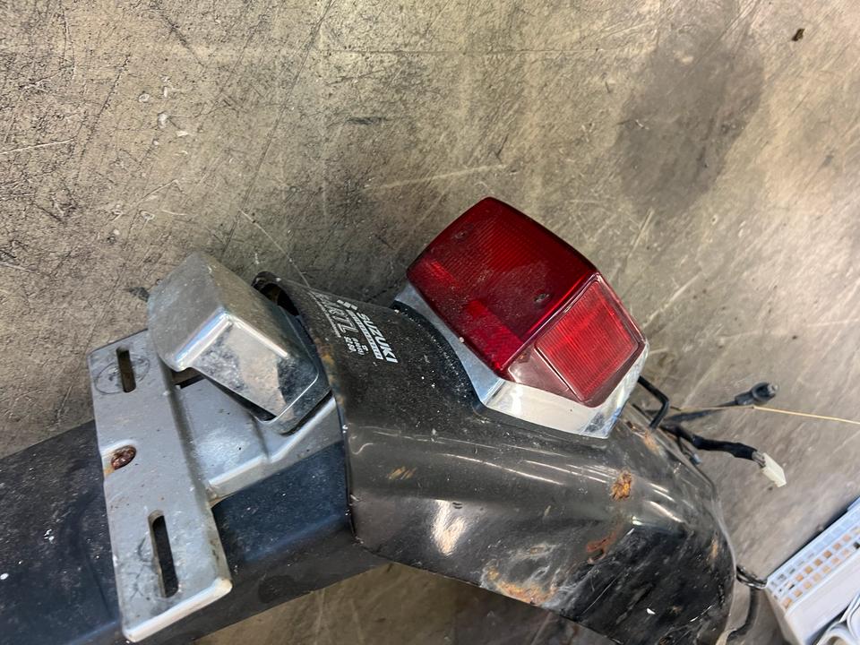 Suzuki LS 650 kotflügl Rücklicht 50€