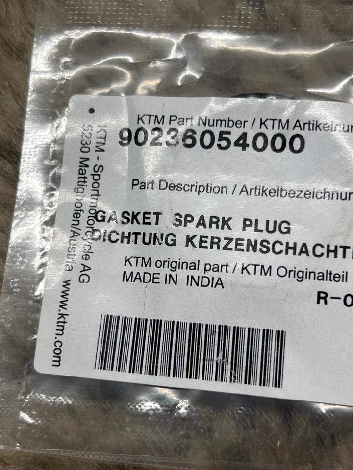 KTM Dichtung kerzenschacht 90236054000