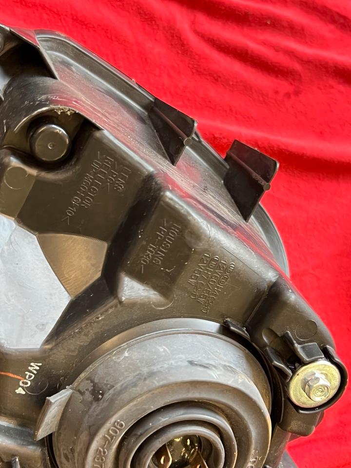 Suzuki Burgmann 650 Scheinwerfer rechts P3120R 40€