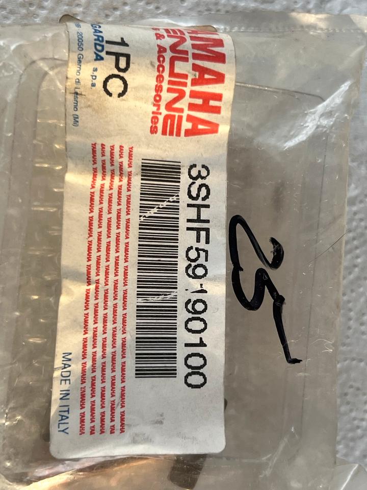 Yamaha SZR 660 Bolzen Klammer Bremssattel 3SHF59190100