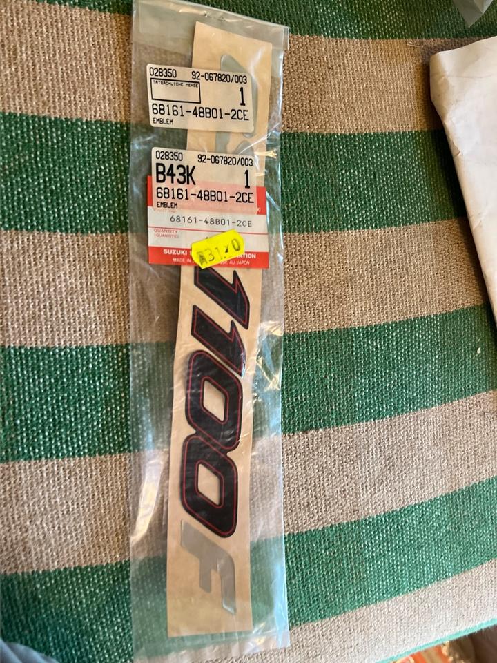 Suzuki gsx 1100 f Aufkleber Dekor 68161-48B01-2CE 15€