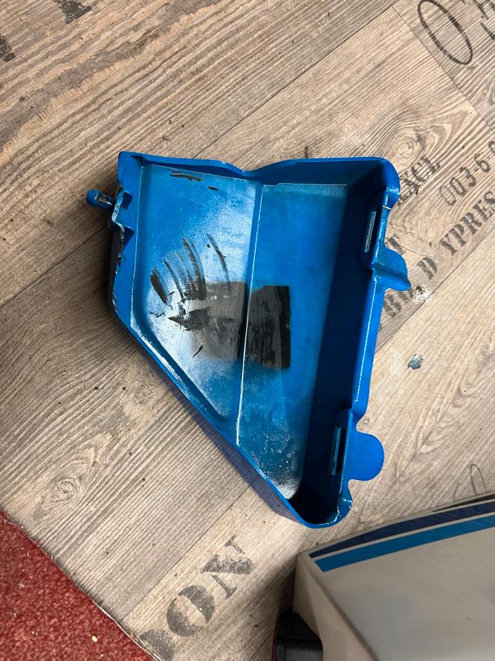 Suzuki GT 250 X7 Seitendeckel rechts 40€
