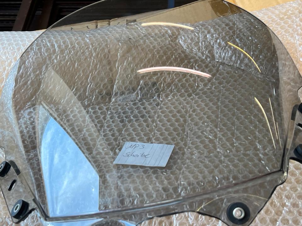 Piaggio MP3 Verkleidungsscheibe neu 60€