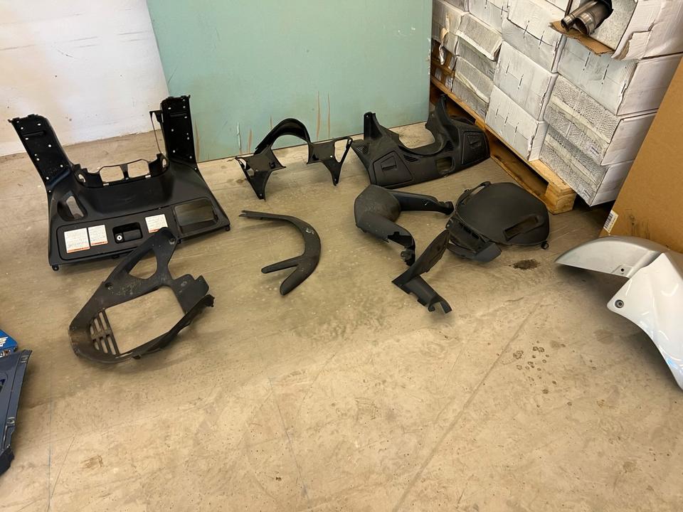 Suzuki Burgmann 650 Verkleidung Plastik AN 650 je 20€