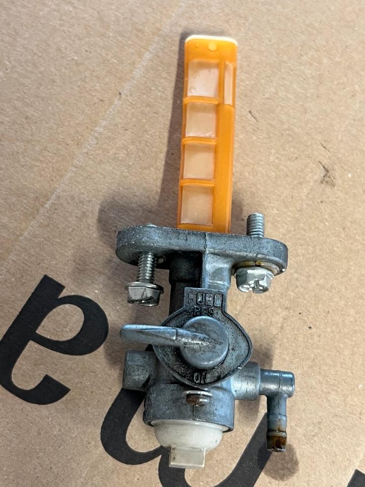 Suzuki GN 125 Benzinhahn 32€