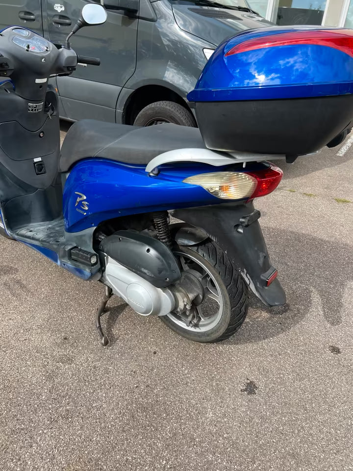 Honda PS 125 scooter