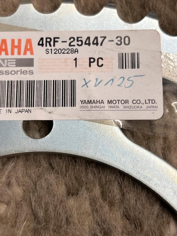 Yamaha XV 125 kettenrad neu 4RF-25447-30 Orginal 22€