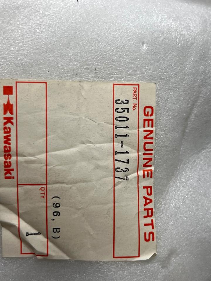 Kawasaki ZX-6R 600 35011-1737 Fußrastenhalter hinten rech...