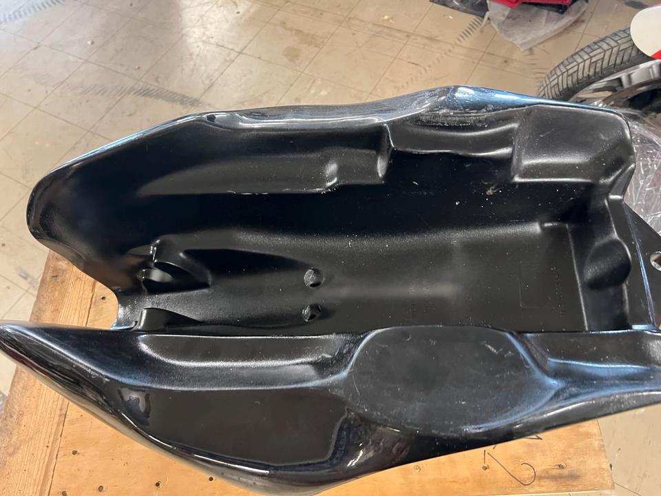 Moto Guzzi v 11 Tank 01.10.02.90 100€