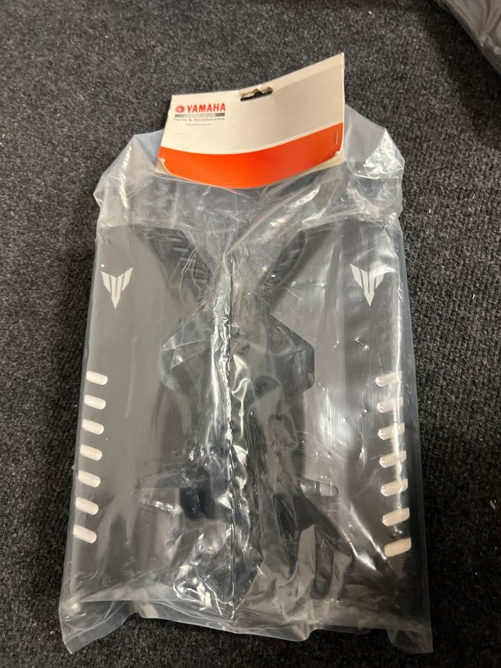 Yamaha MT07 kühlerverkleidung 1WS - F2467 - 00 neu