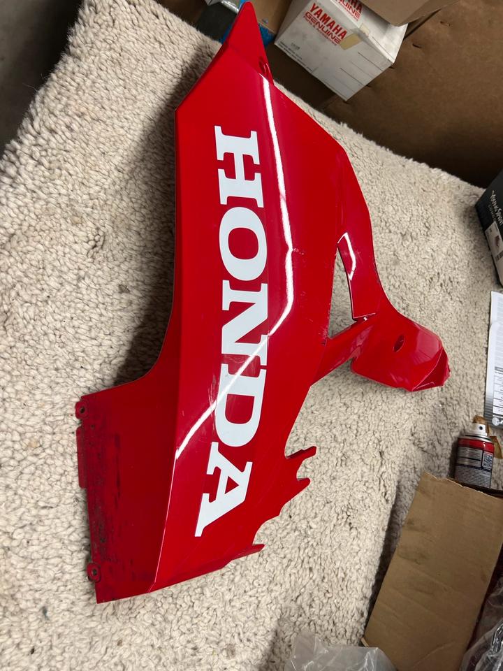 Honda CBR650F / CBR 650 F Verkleidung 64270-MJE-D000