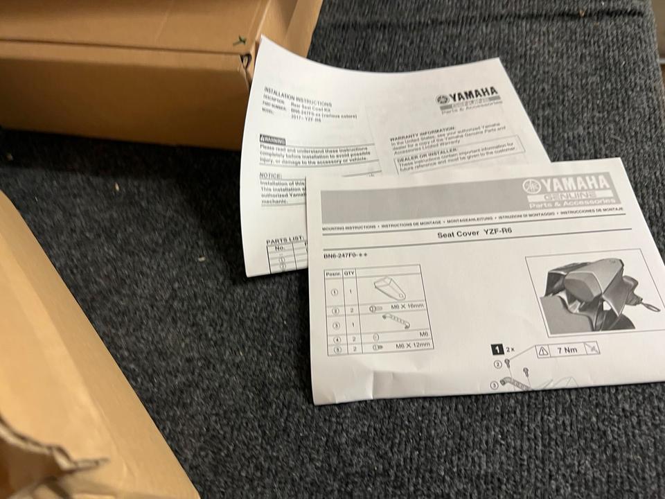 Yamaha YZF-R6 Sozius Abdeckung BN6-247F0-10 neu