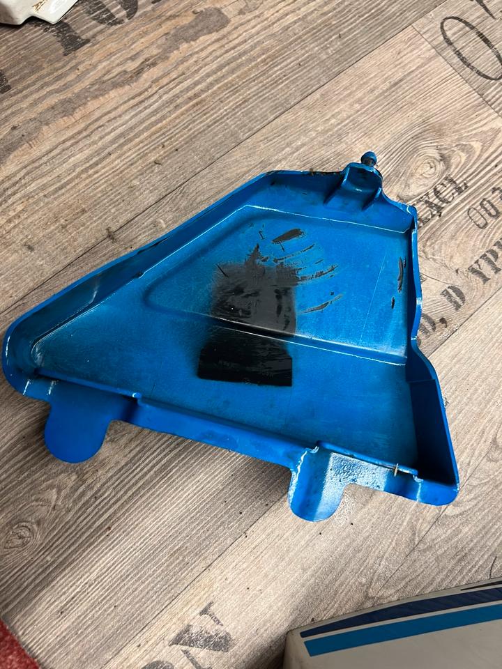 Suzuki GT 250 X7 Seitendeckel rechts 40€