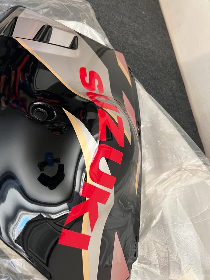 Suzuki gsxr 750 1100 Seitenverkleidung neu 94480-41C80-3J