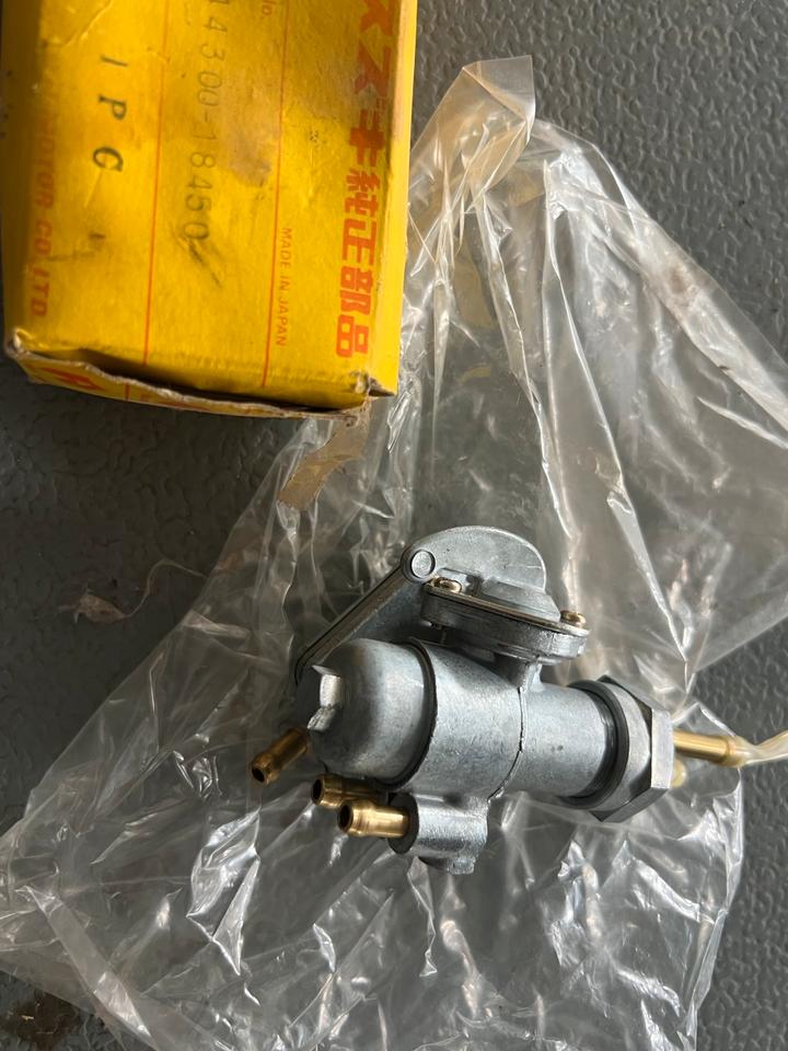 Suzuki T GT 44300-18450 Benzinhahn neu Orginal