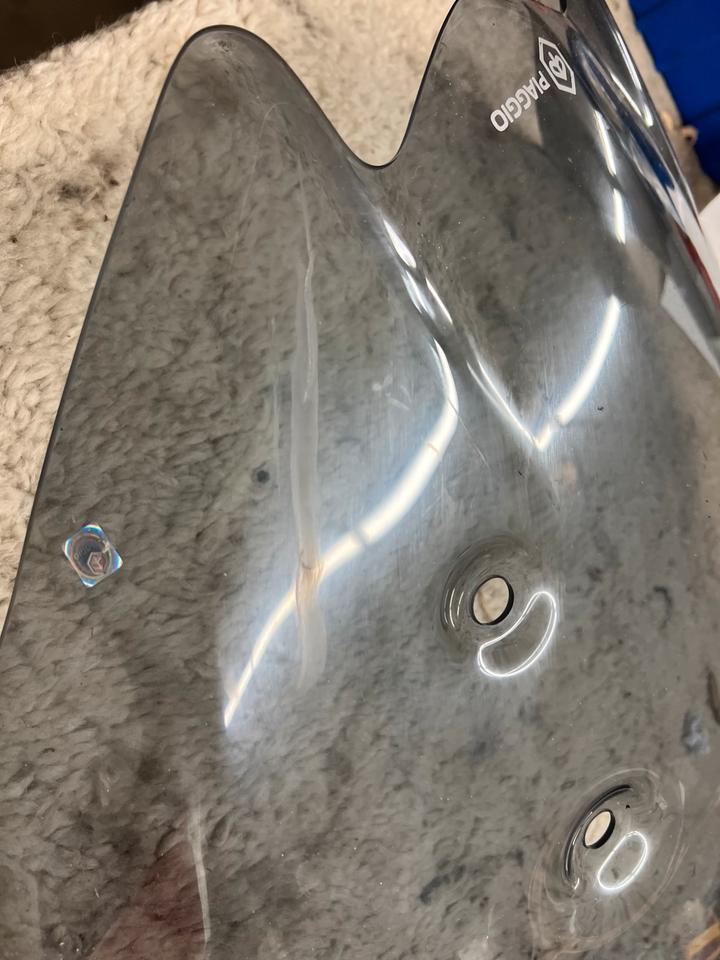 Piaggio mp3 530 Windschild Scheibe 40€