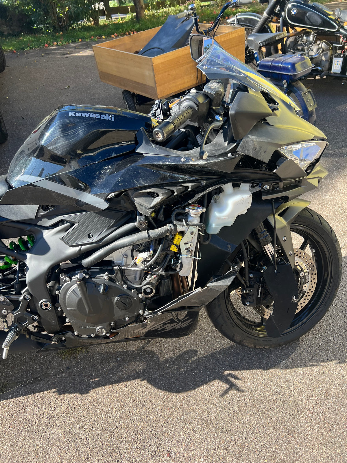 Kawasaki ZX4RR  von 2026 unfall 4500€