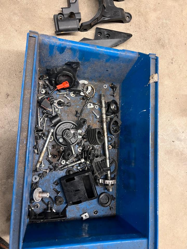 Ktm rc 125 schraubensatz zündspule Verkleidung alles 30€ zusammen