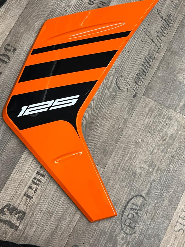Ktm rc 125 Verkleidung rechts klein 80€