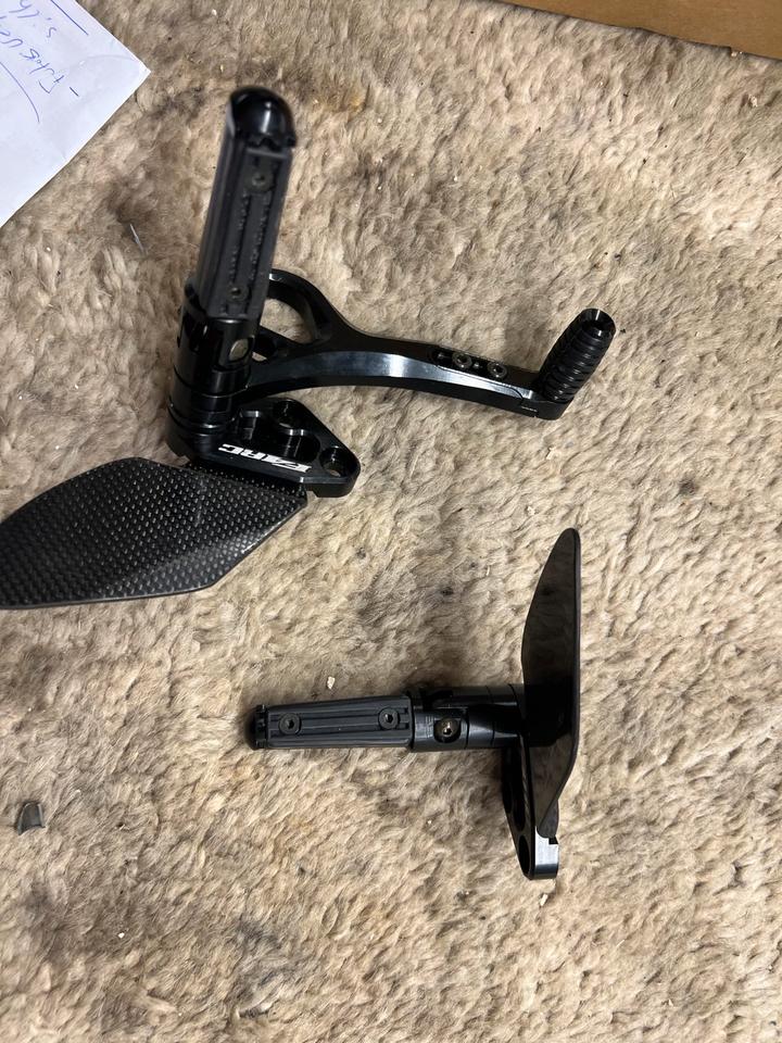 Mv Agusta F4 rc Fußrasten Anlage. F4 neu 180€
