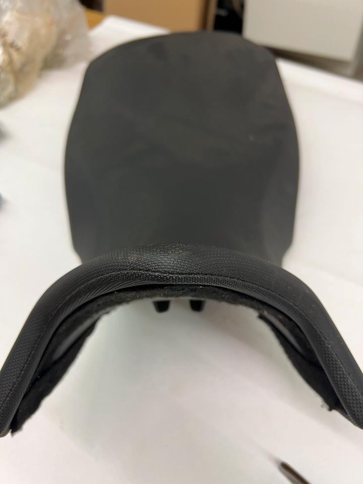 Mv agusta stratale Rivale 800 Sitzbank 8000C-0200 80€