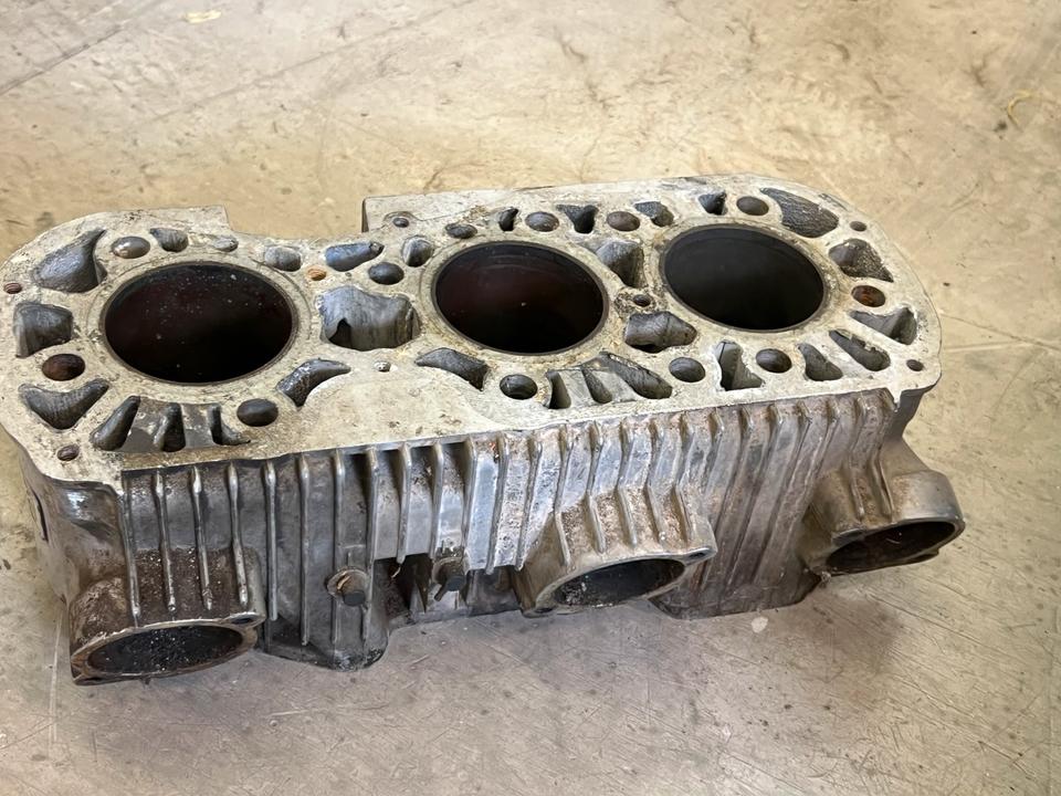 Suzuki GT 750 Zylinder Kopf zum herrichten