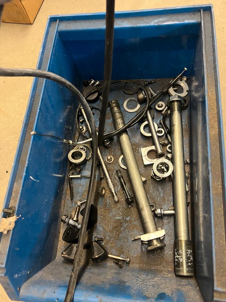 Kawasaki Z 1000 2003- schrauben Achse alles komplett 30€30