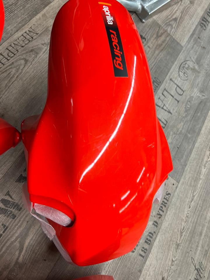 Aprilia RSV 1000 kotflügl vorne neu dis 106498